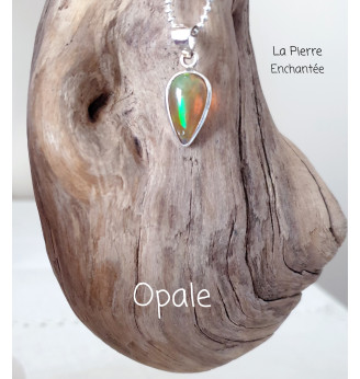 Pendentif en Opale , serti Argent 925 .
