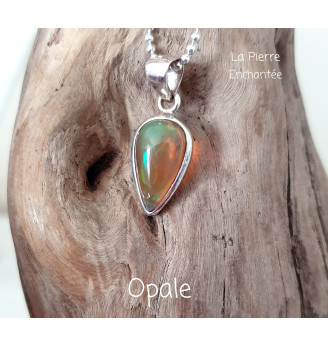 Pendentif en Opale , serti Argent 925 .